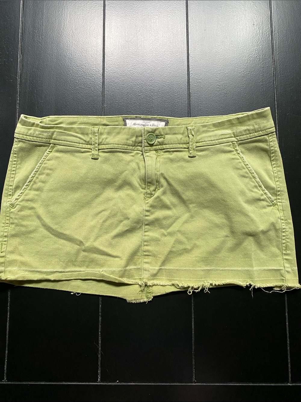 Abercrombie & Fitch Green comfortable mini skirt Size 6 beautiful Distressed